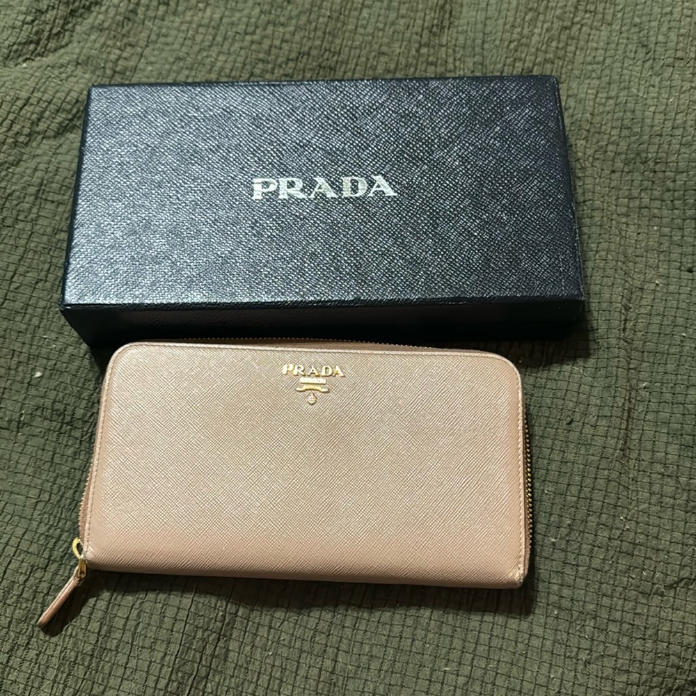 Prada All Incisive